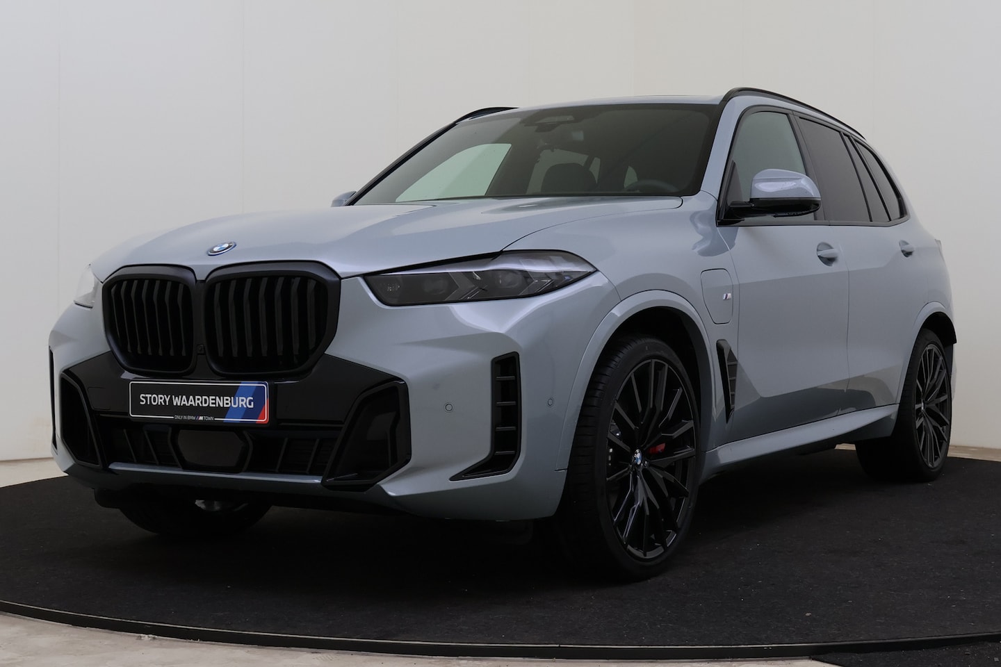 BMW X5 - xDrive50e M Sport Automaat / Panoramadak / Trekhaak / Soft-Close / Parking Assistant Profe - AutoWereld.nl
