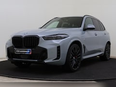 BMW X5 - xDrive50e M Sport Automaat / Panoramadak / Trekhaak / Soft-Close / Parking Assistant Profe
