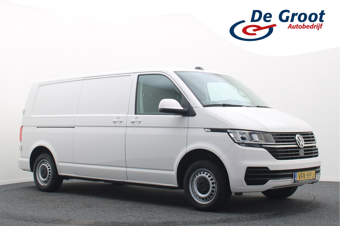 Volkswagen Transporter - 2.0 TDI L2H1 28 DSG Apple Carplay, Trekhaak, Cruise, Airco, DAB - AutoWereld.nl