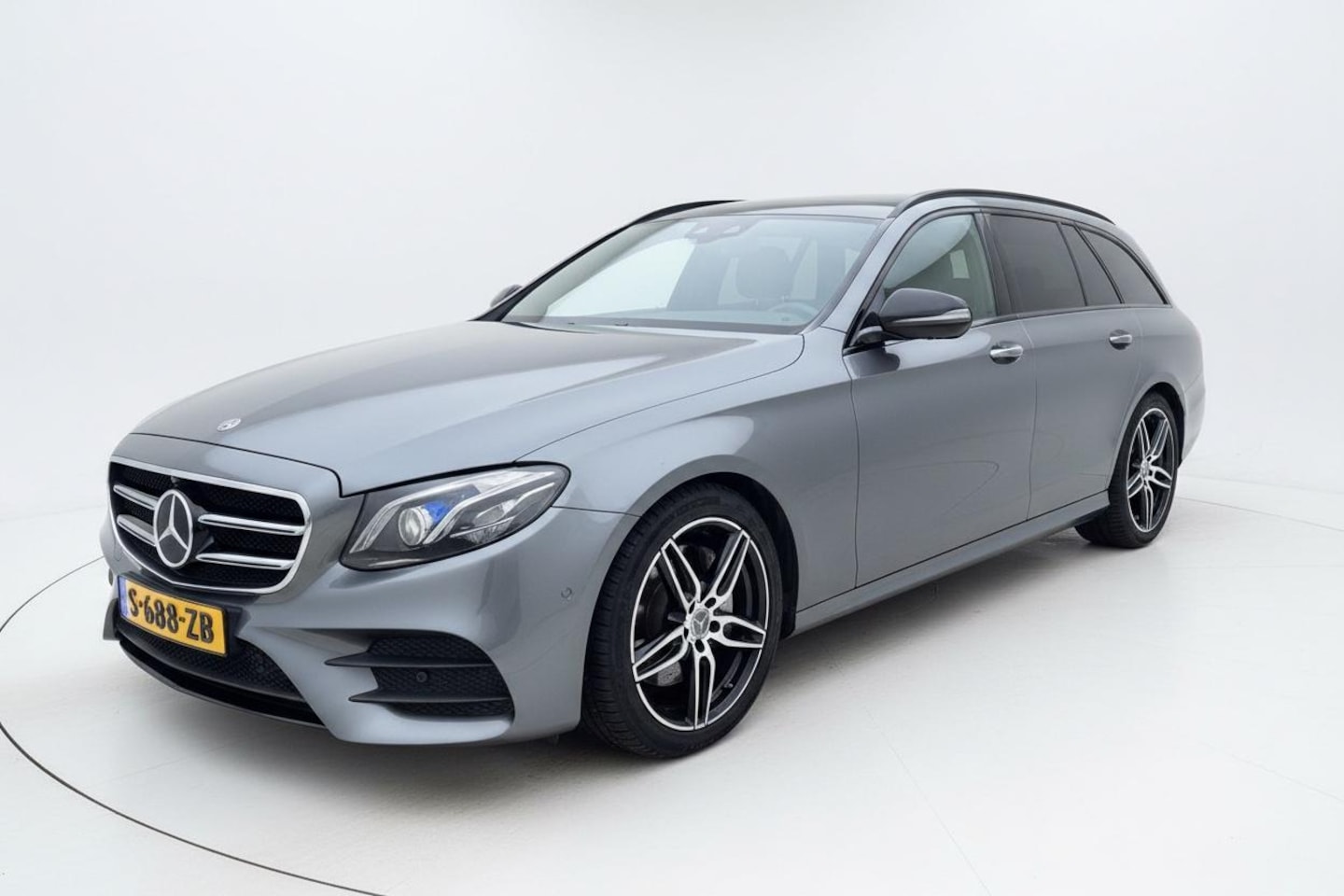Mercedes-Benz E-klasse Estate - 250 Prestige Plus AMG-Line /Panorama dak/Head-Up/ 19” AMG/ Sfeerverl./Lane-assist - AutoWereld.nl