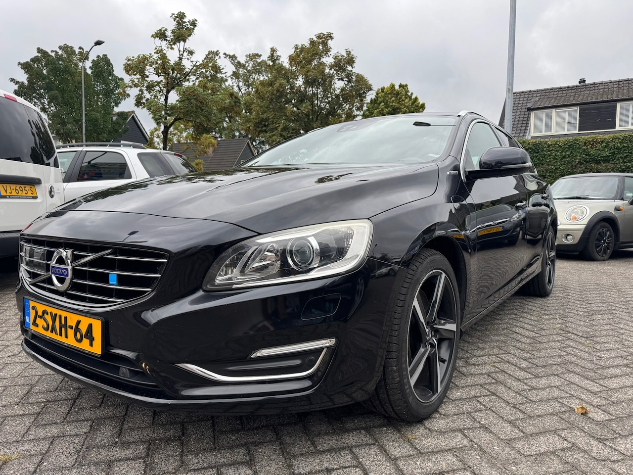 Volvo V60 - 2.4 D6 AWD Plug-In Hybrid Summum 2.4 D6 AWD Plug-In Hybrid Summum 230pk - AutoWereld.nl