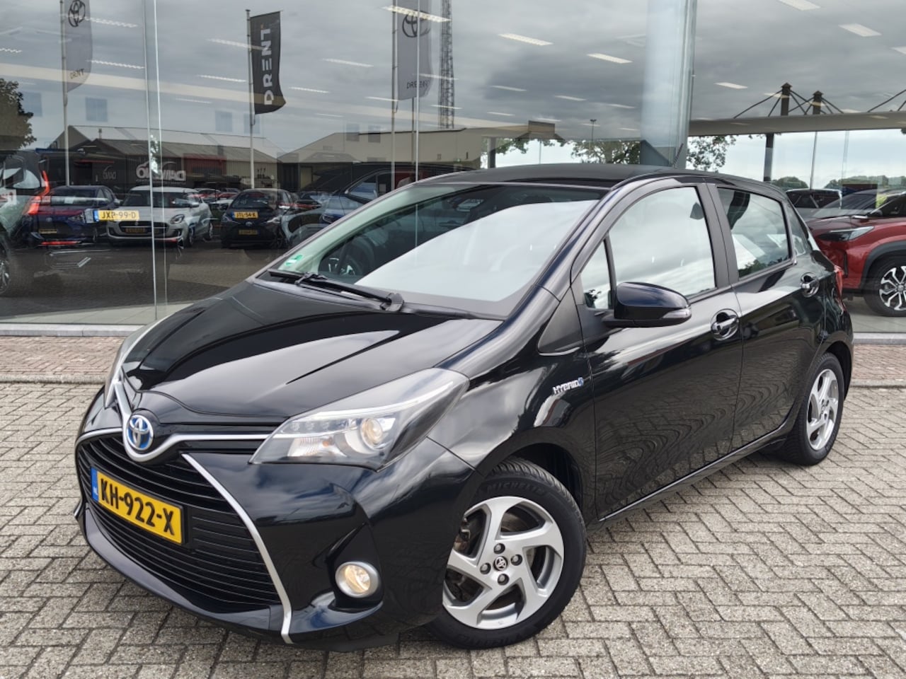 Toyota Yaris - 1.5 Hybrid Trend | Leder | Navi | Cruise Control | Goed Onderhouden - AutoWereld.nl
