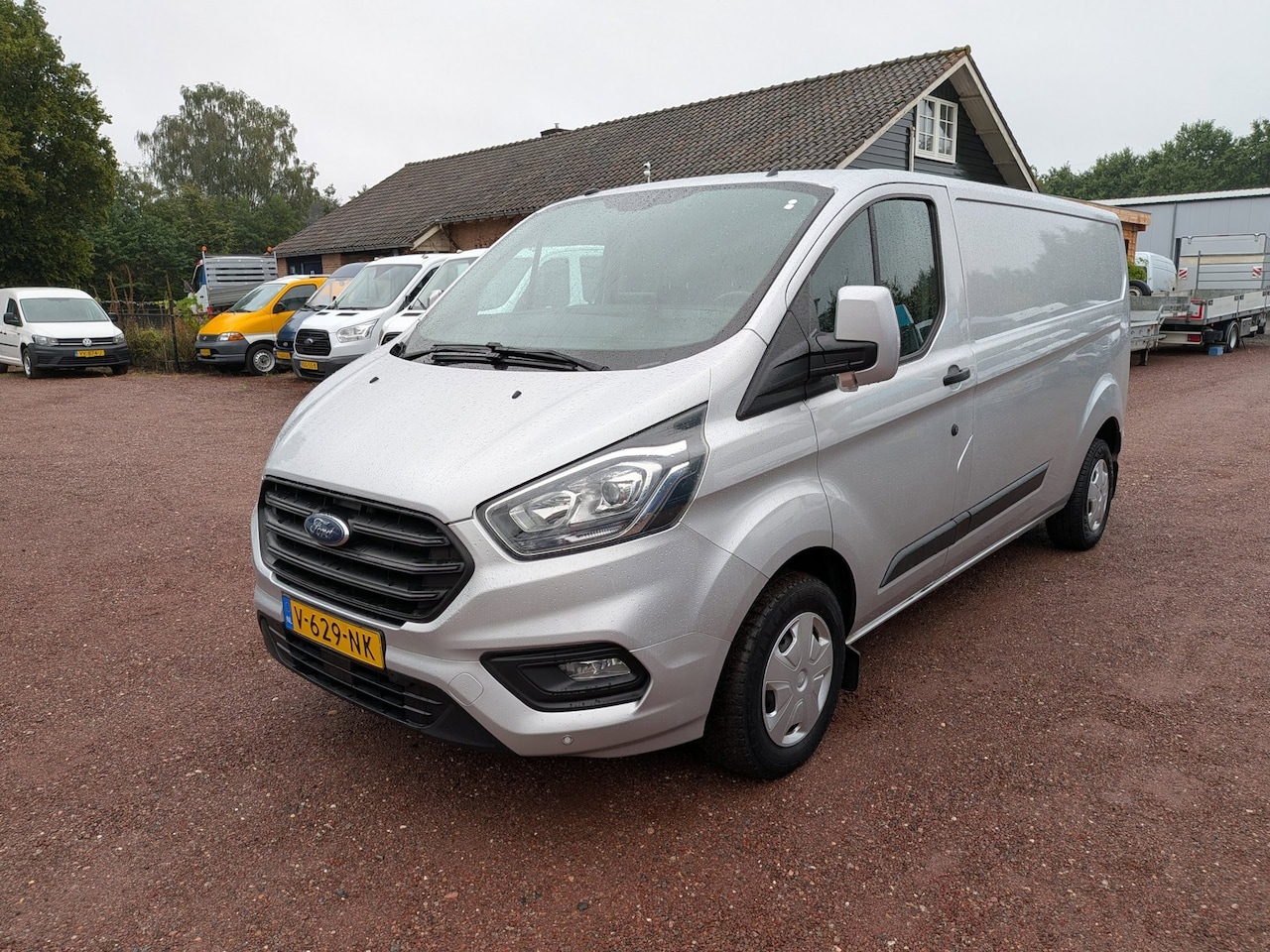 Ford Transit Custom - 300 2.0 TDCI L2H1 Airco / Cruise / Navi - AutoWereld.nl