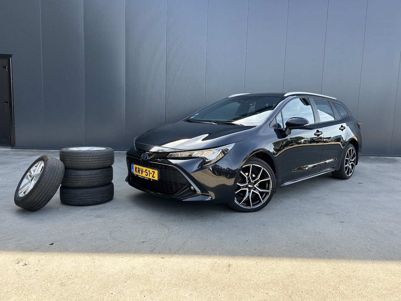 Toyota Corolla Touring Sports - 1.8 Hybrid CAMERA NAVI ADAPT CRUISE ECC LMV - AutoWereld.nl