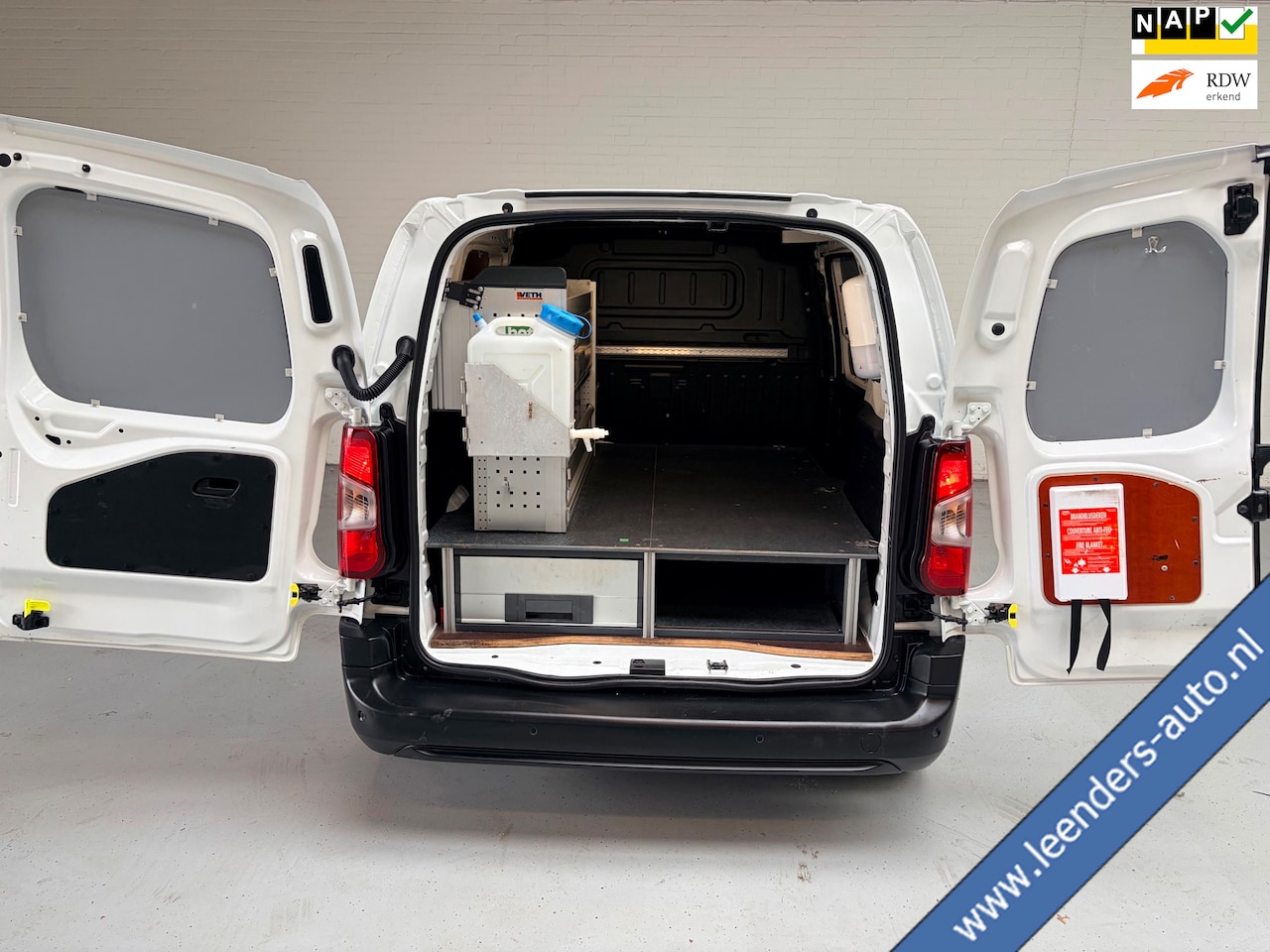 Toyota ProAce City - Servicewagen 1.5 100pk euro6 D-4D Live l1h1 BOTT inrichting, Victron omvormer v230, RIJKLA - AutoWereld.nl
