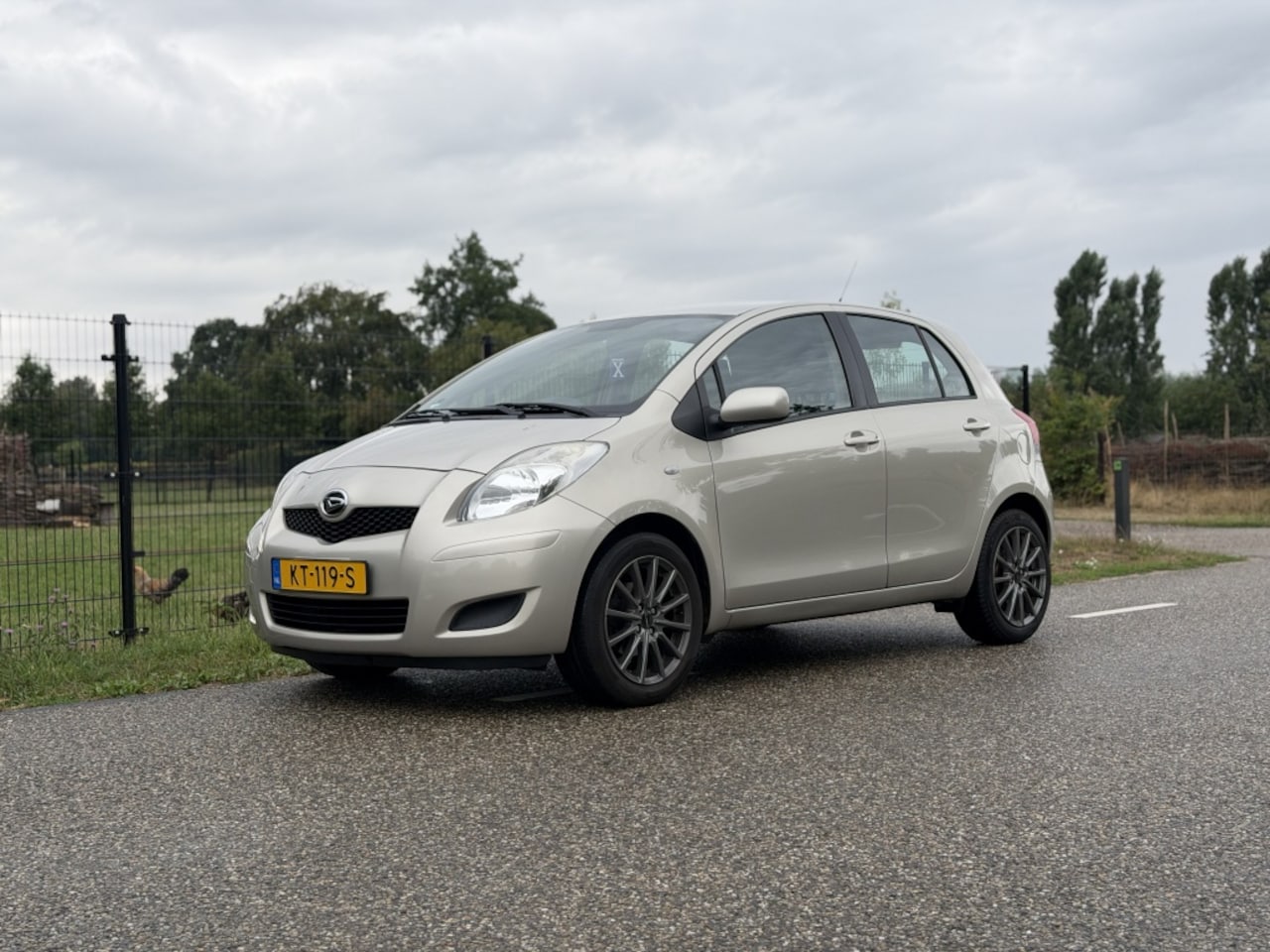 Toyota Yaris - Charade 1.3 Club | AIRCO | ELEC RAMEN | TREKHAAK - AutoWereld.nl
