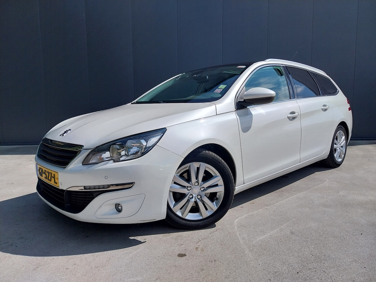 Peugeot 308 SW - 1.6 BlueHDI Blue PANO DAK CAMERA LED NAVI CRUISE ECC TREKHAAK - AutoWereld.nl