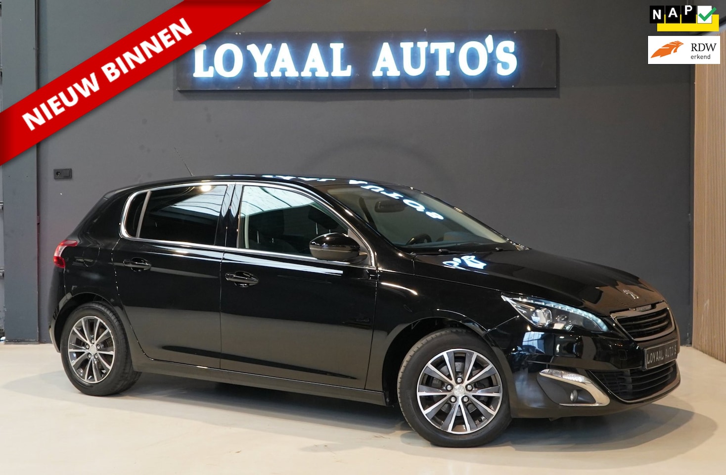 Peugeot 308 - 1.2 PureTech Allure | SCHUIFDAK | ACHTERUITRIJCA. | NAVI | AIRCO | APK - AutoWereld.nl
