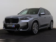 BMW X1 - xDrive25e M Sport Automaat / Panoramadak / Trekhaak / Sportstoelen / Achteruitrijcamera /