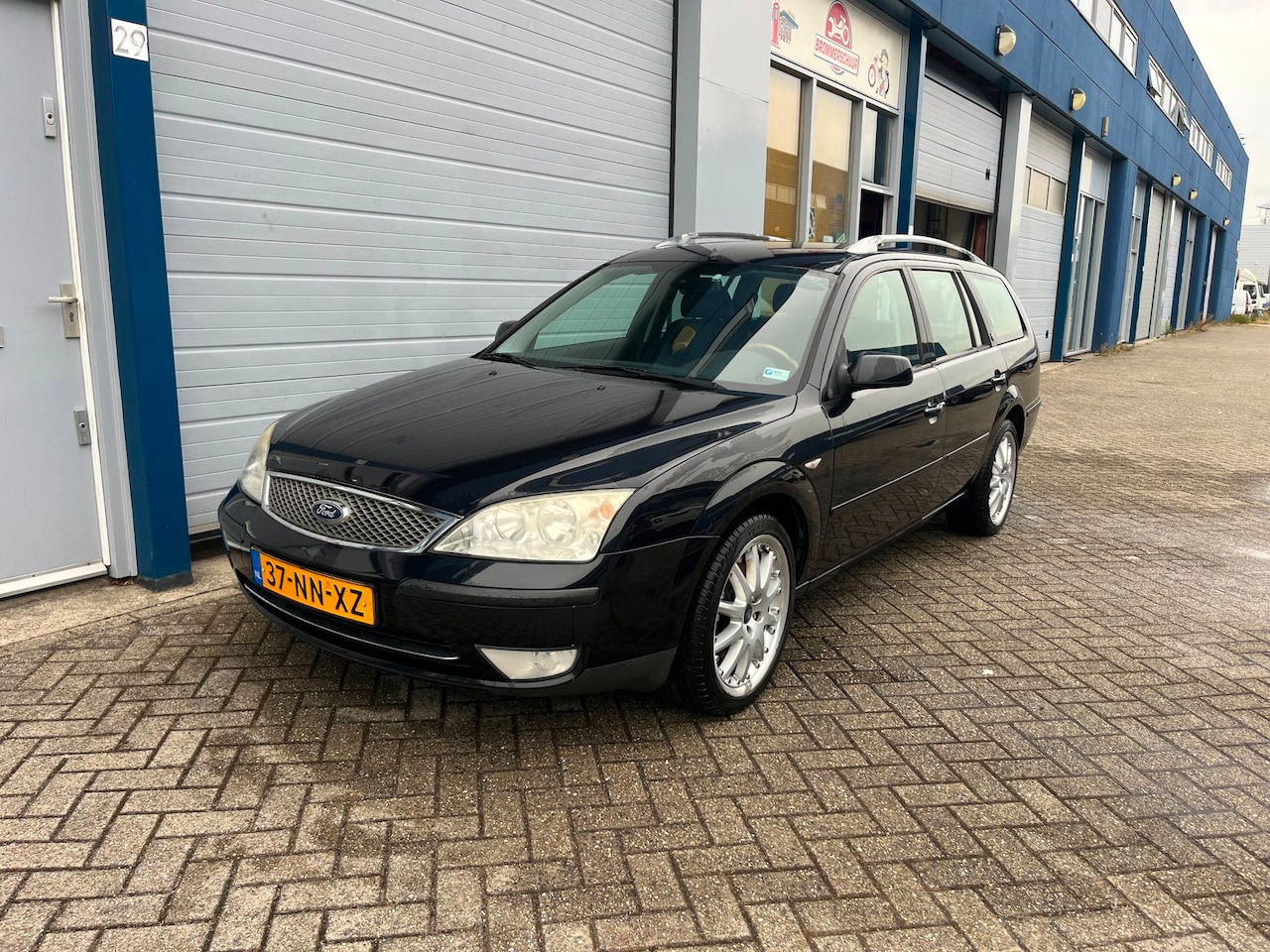 Ford Mondeo Wagon - 2.0-16V Ghia Executive 2.0-16V Ghia Executive - AutoWereld.nl