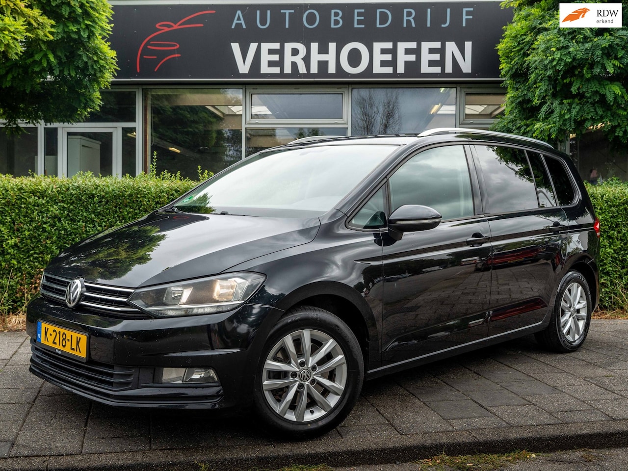 Volkswagen Touran - 1.6 TDI SCR Connected Series 7p | AUTOMAAT | NAVIGATIE | CRUISE / CLIMATE | SPRAAKBEDIENIN - AutoWereld.nl