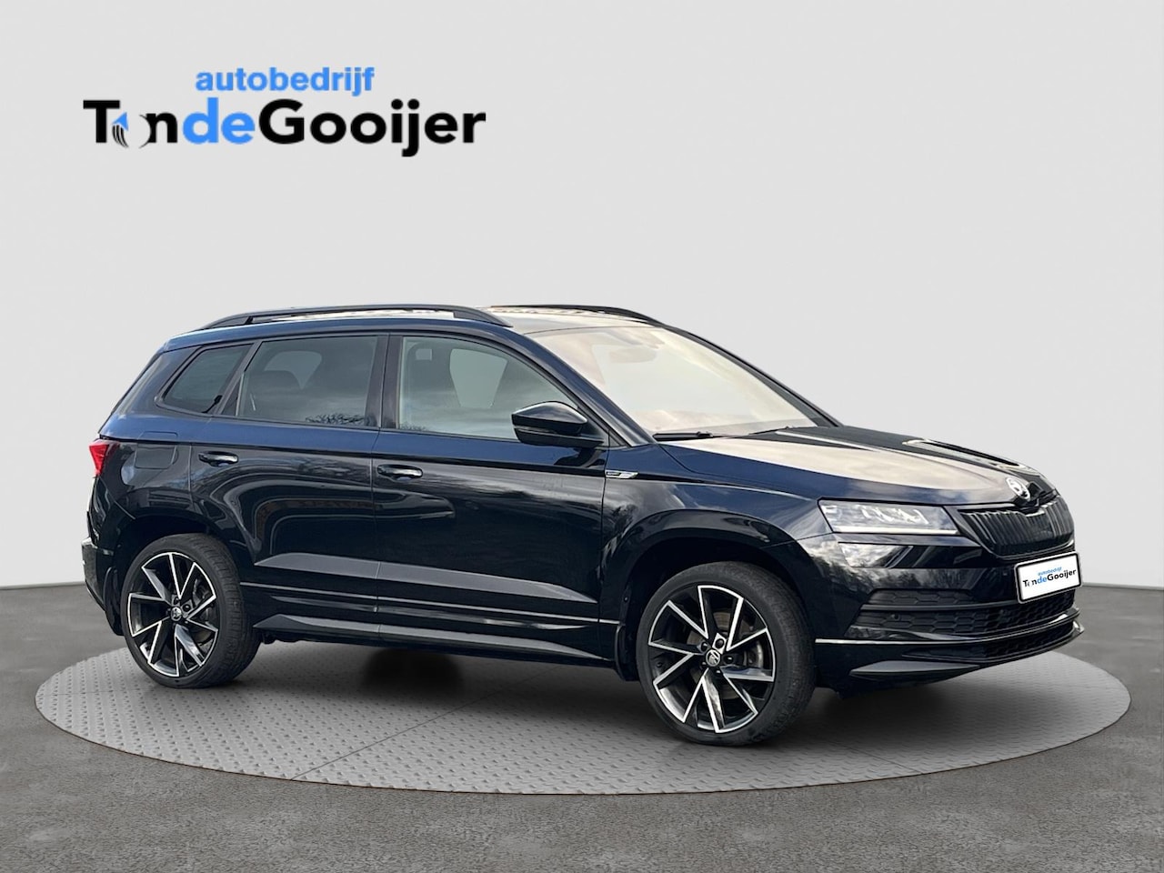 Skoda Karoq - 1.5 TSi DSG ACT Sportline Business | TREKHAAK | STOELVERW. | EL. ACHTERKLEP | 19" | - AutoWereld.nl