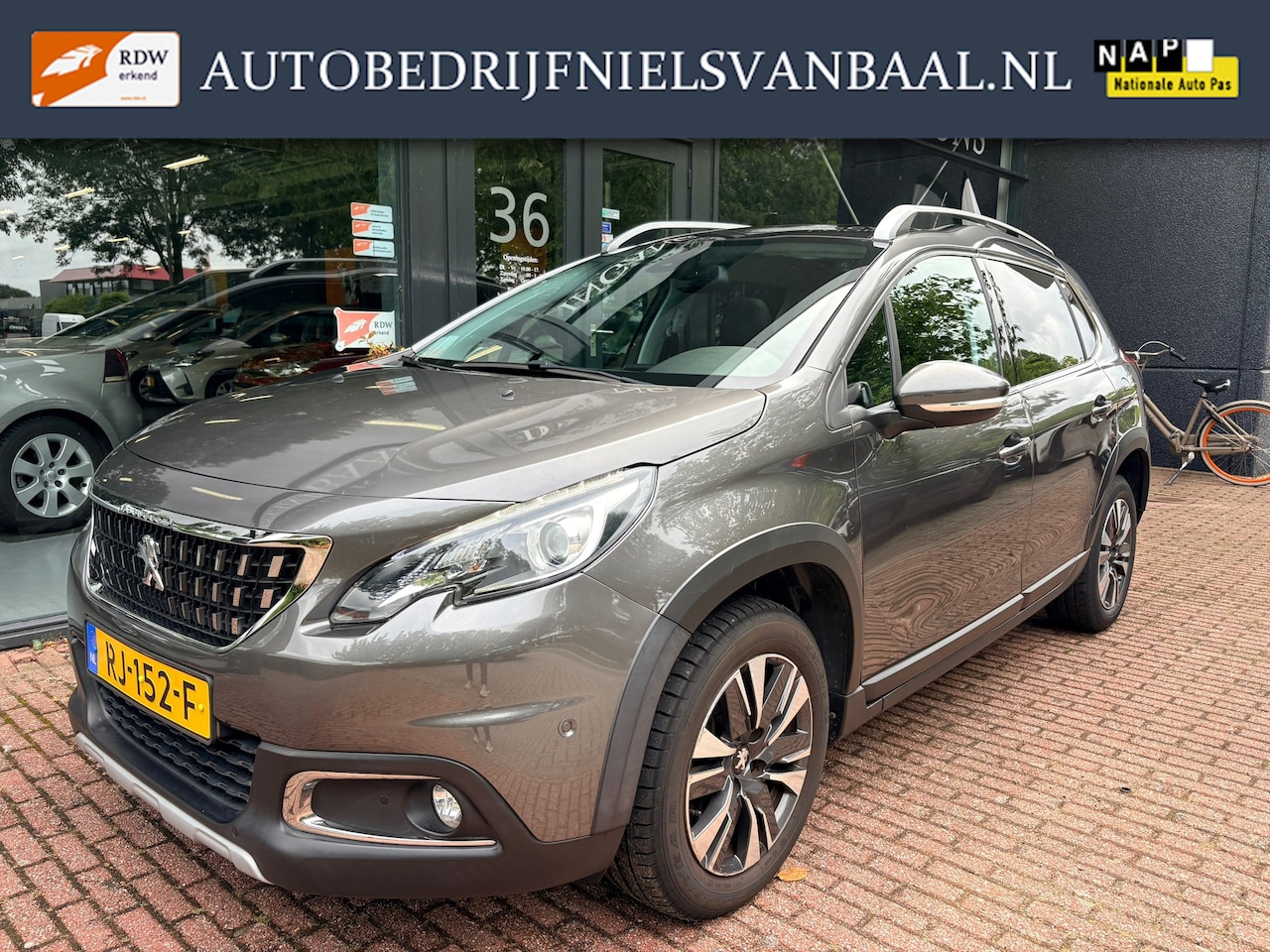Peugeot 2008 - 1.2PureTech Allure 42DkmNAP/Pano/Clima/PDC/Navi - AutoWereld.nl
