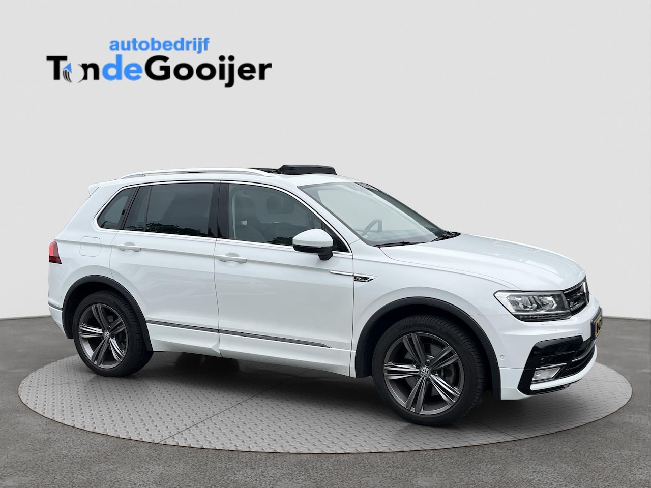 Volkswagen Tiguan - 2.0 TSi DSG 4Motion Highline Business R-Line | EL. TREKHAAK | STANDKACHEL | PANORAMADAK | - AutoWereld.nl