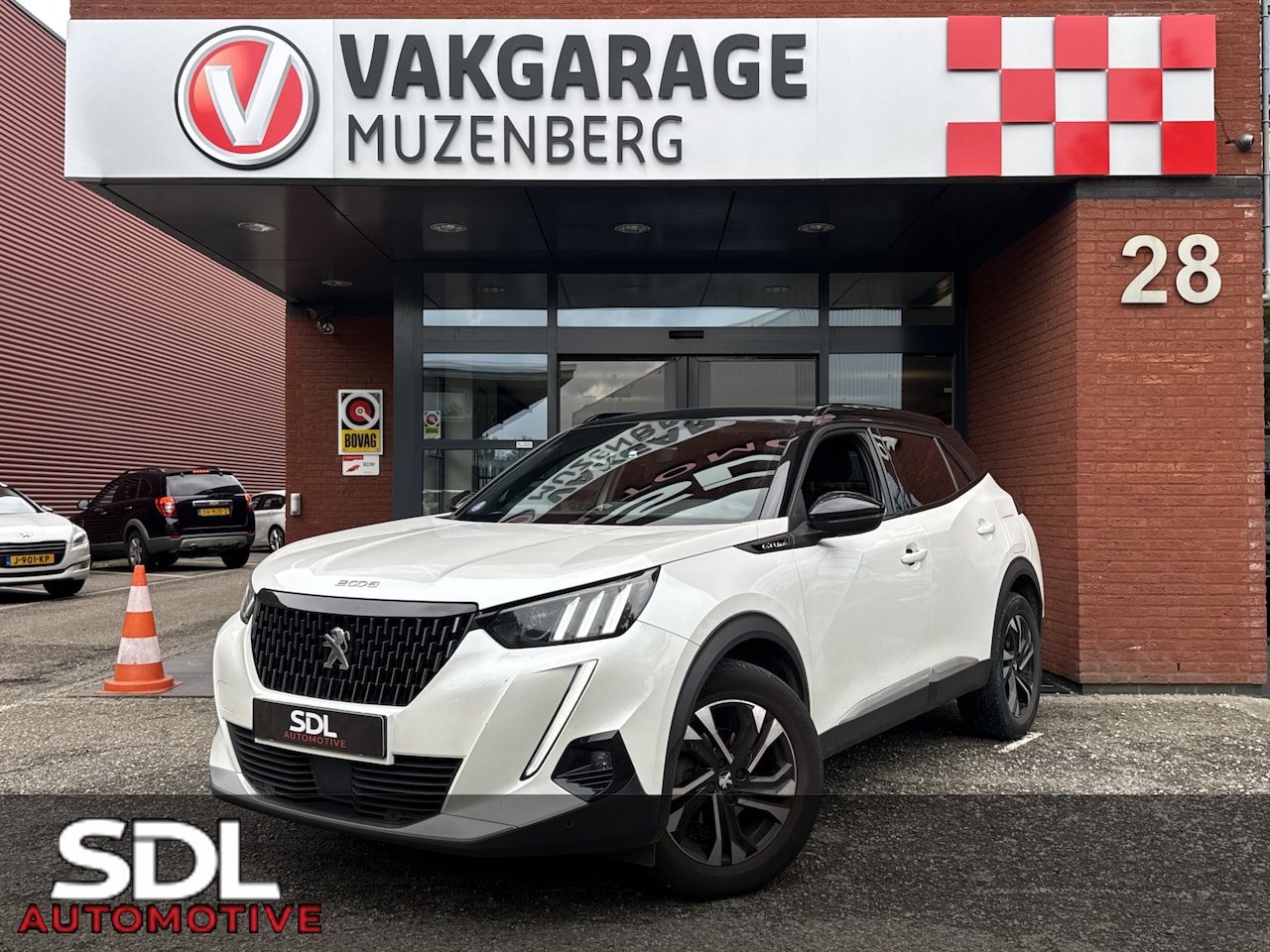 Peugeot 2008 - 1.2 PureTech GT-Line // APPLE CARPLAY - ANDROID AUTO // CLIMA // TREKHAAK // CRUISE // LED - AutoWereld.nl