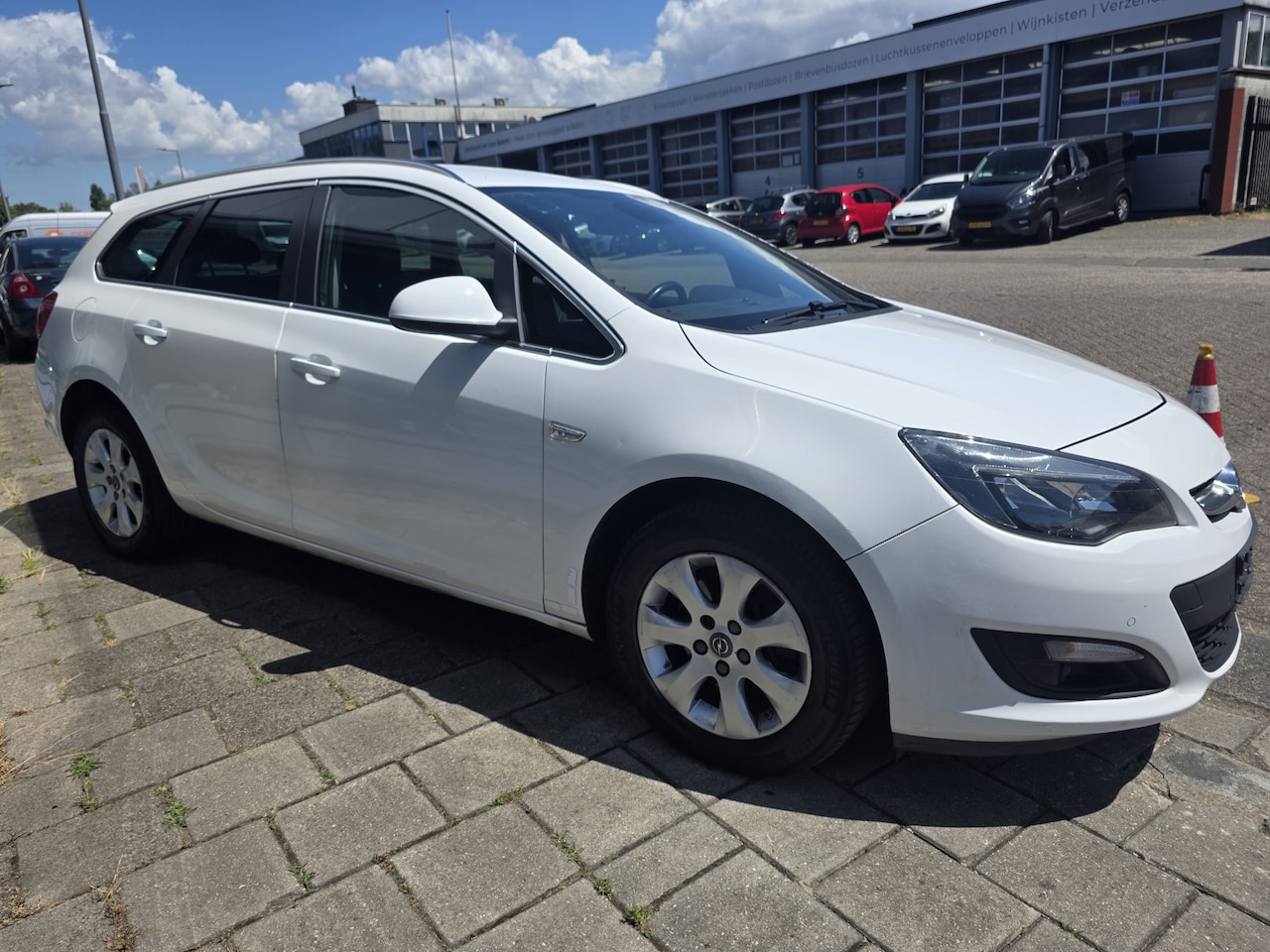 Opel Astra Sports Tourer - 2.0 CDTI EcoFLEX Edition Bj.2015 Automaat Airco IJSKOUD KM.256000 164 PK - AutoWereld.nl