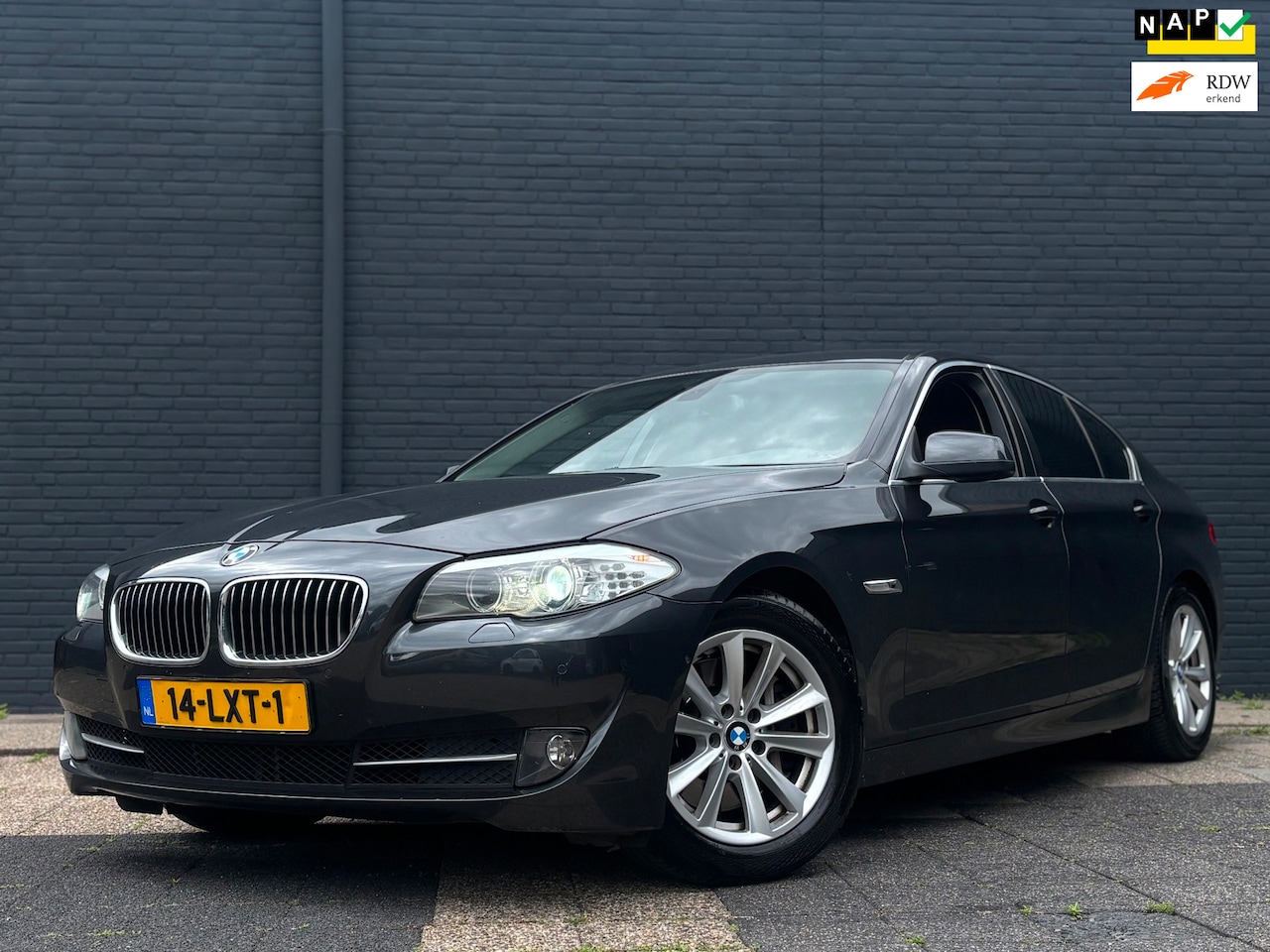 BMW 5-serie - 528i High Executive | Leder | Stoelverwarming | Head-Up - AutoWereld.nl