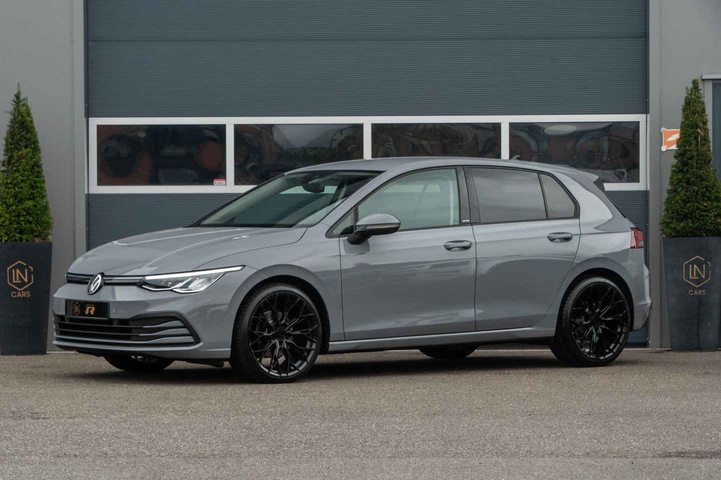 Volkswagen Golf - 1.0 eTSI Life|Sfeerverlichting|stuurverwarmd - AutoWereld.nl