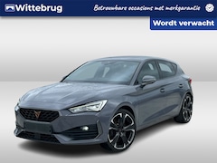 CUPRA Leon - 1.4 e-Hybrid 245pk Performance DSG Automaat / Navigatie / APP / LED / Park Assist / Camera