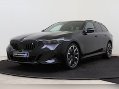 BMW i5 Touring - eDrive40 M Sport / Panoramadak / Trekhaak / Comfortstoelen / Bowers & Wilkins / Parking As