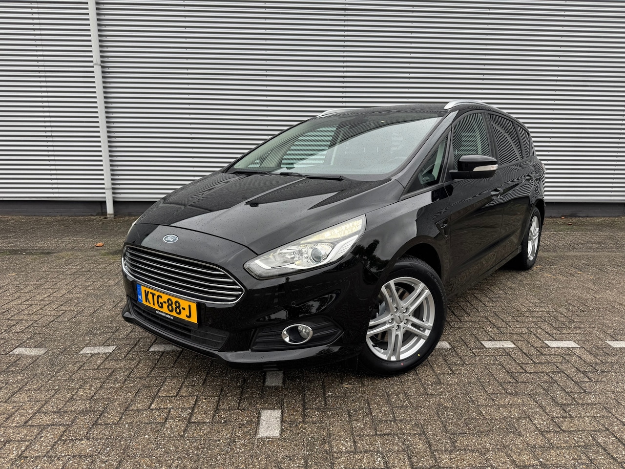 Ford S-Max - 1.5 Titanium 7p. Airco,Stoelverwarming,Parksensoren,afn.trekhaak, - AutoWereld.nl