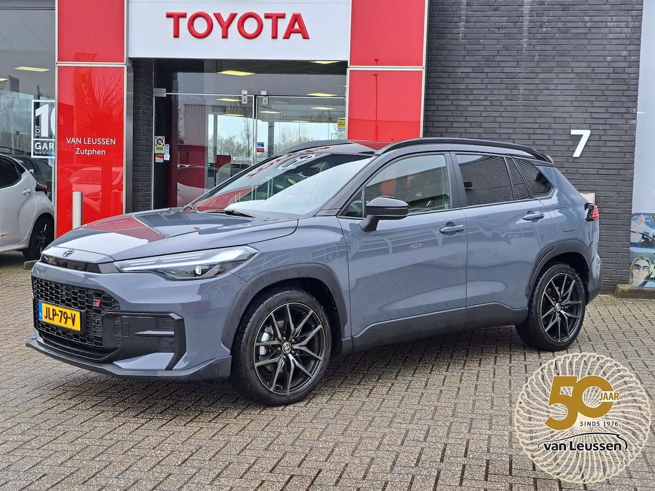 Toyota Corolla Cross - Hybrid 180 GR Sport STOEL/STUURWIELVERWARMING PDC DRAADLOOS LADEN - AutoWereld.nl