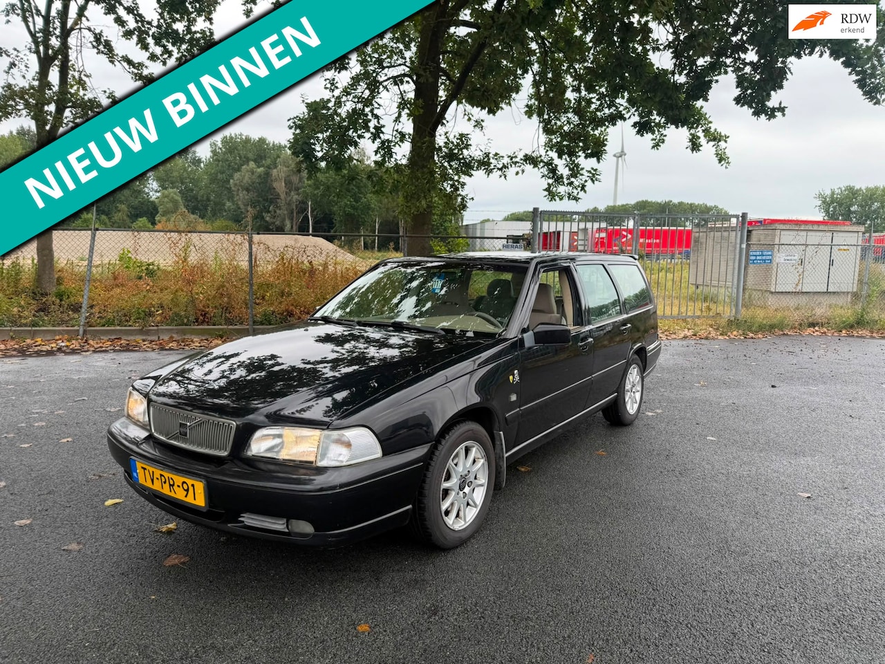 Volvo V70 - 2.5 T Exclusive ZO INGERUILD DUS ZO WEG PRIJSJE - AutoWereld.nl