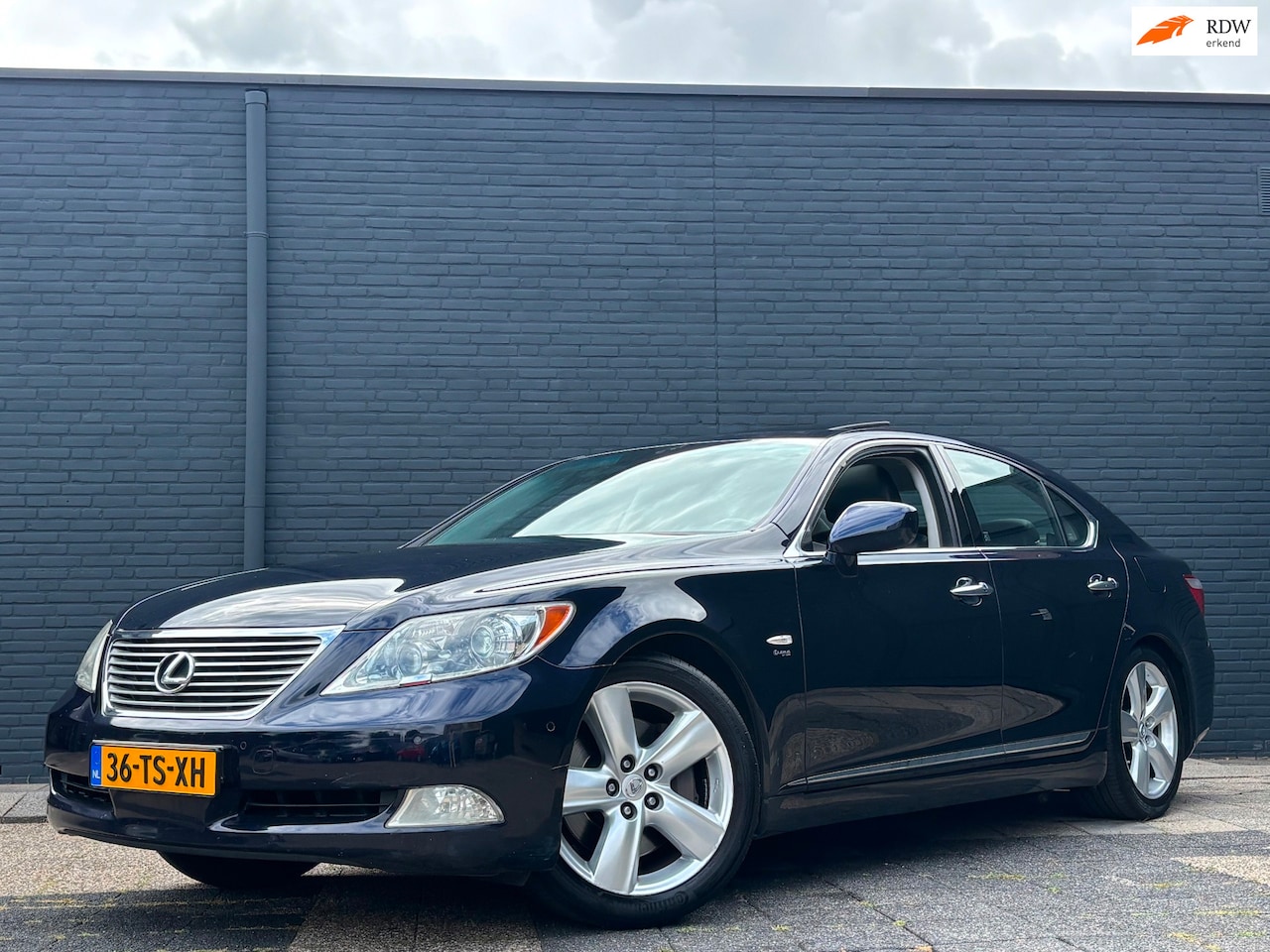 Lexus LS 460 - Executive | Mark Levinson | Schuif-Kantel | Stoelverwarming Voor + Achter | NAP | Onderhou - AutoWereld.nl
