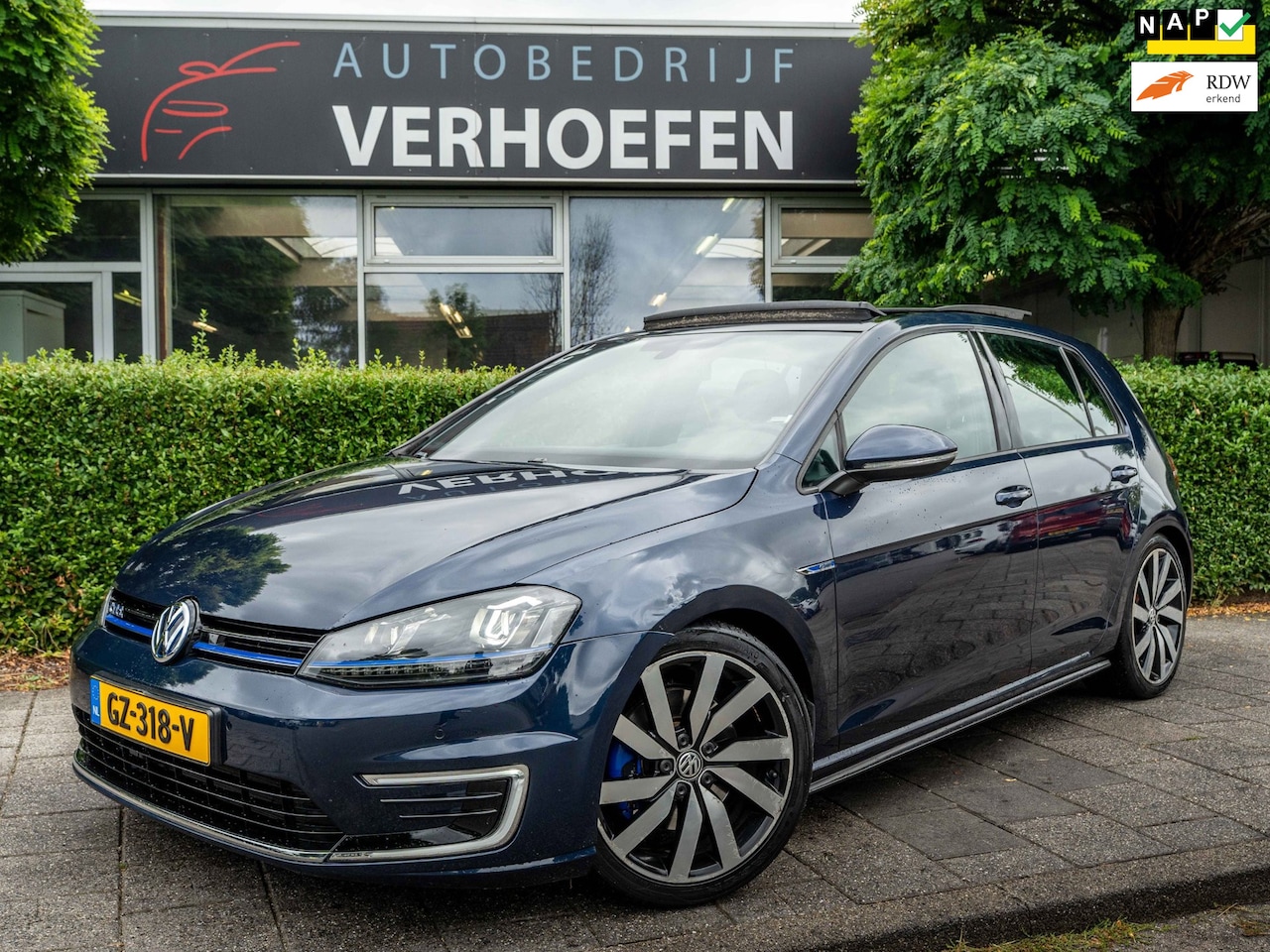 Volkswagen Golf - 1.4 TSI GTE | PANORAMADAK | APPLE CARPLAY | PARKEERCAMERA | VOL ONDERHOUD | NAP KM | CRUIS - AutoWereld.nl
