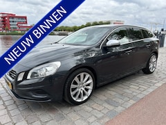 Volvo V60 - 1.6 T3 R-Design Airco/ECC Navi Keurige auto