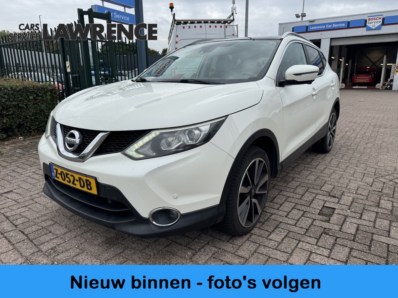 Nissan Qashqai - 1.2 Connect Edition | Pano | Airco | Key-Less | Nieuwe distributie set bij 90.000km! - AutoWereld.nl