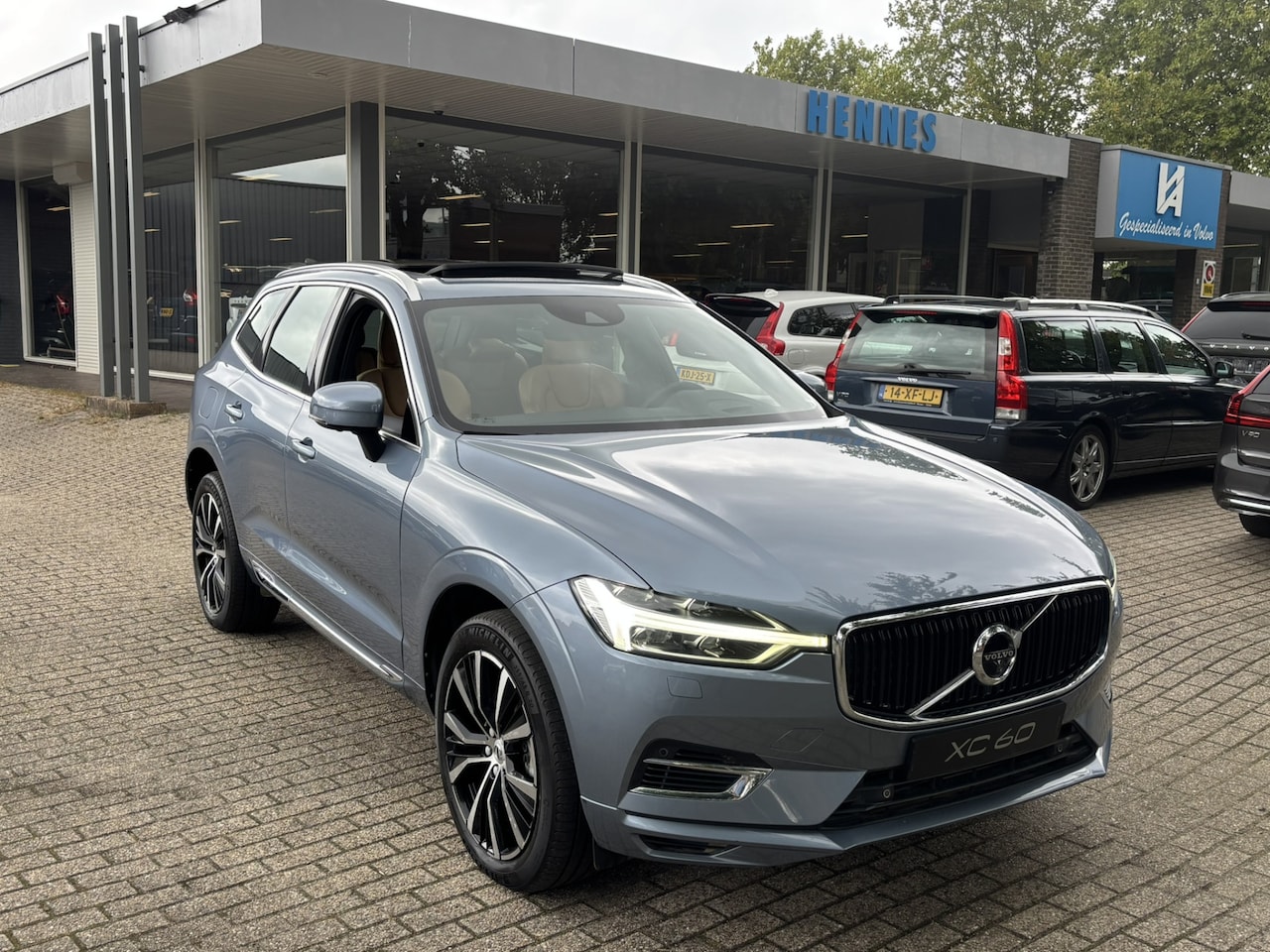 Volvo XC60 - T8 AWD Pano HeadUp 74470Keyless Pilot assist 360 camera - AutoWereld.nl