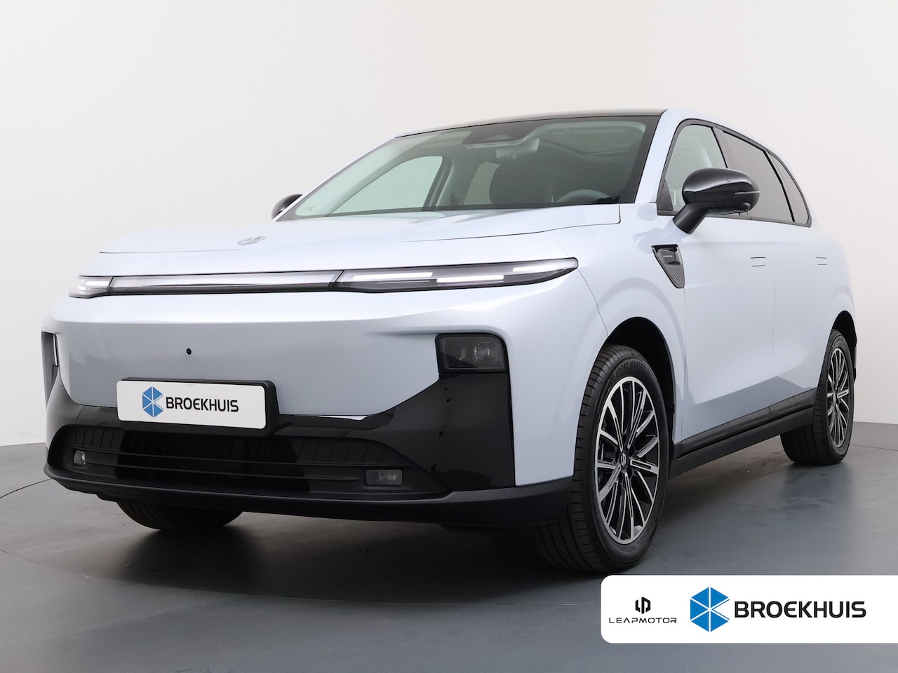 Leapmotor B10 - Design ProMax 67.1 kWh | Panoramadak | Carplay | Achteruitrijcamera | 18" Lichtmetalen Vel - AutoWereld.nl