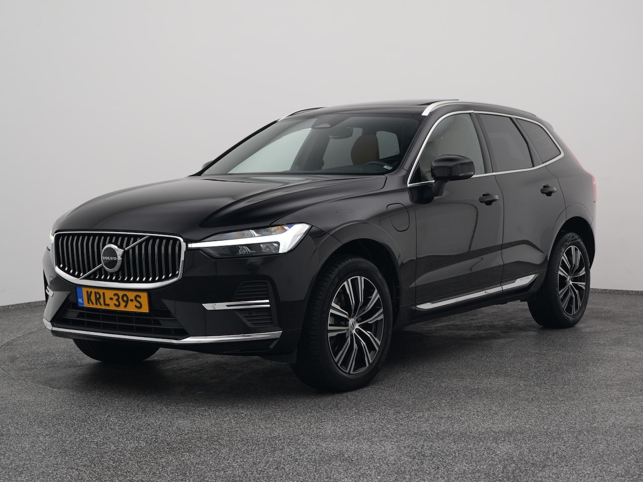 Volvo XC60 - 2.0 T8 Plug-in hybrid AWD Inscription | PANO | ADAPTIVE | B&W | LUCHTVERING | STOEL- EN ST - AutoWereld.nl