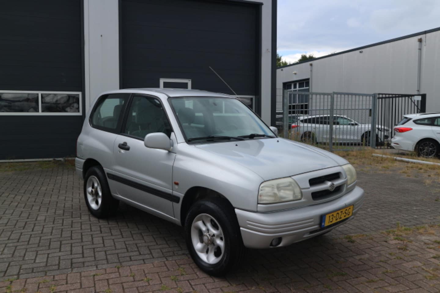 Suzuki Grand Vitara - 2.0 Metal Top 4WD - AutoWereld.nl
