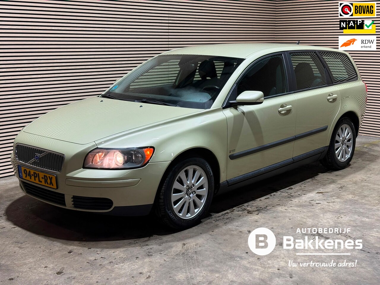Volvo V50 - 2.4i Kinetic | NAP | Vol onderhoud | Trekhaak - AutoWereld.nl