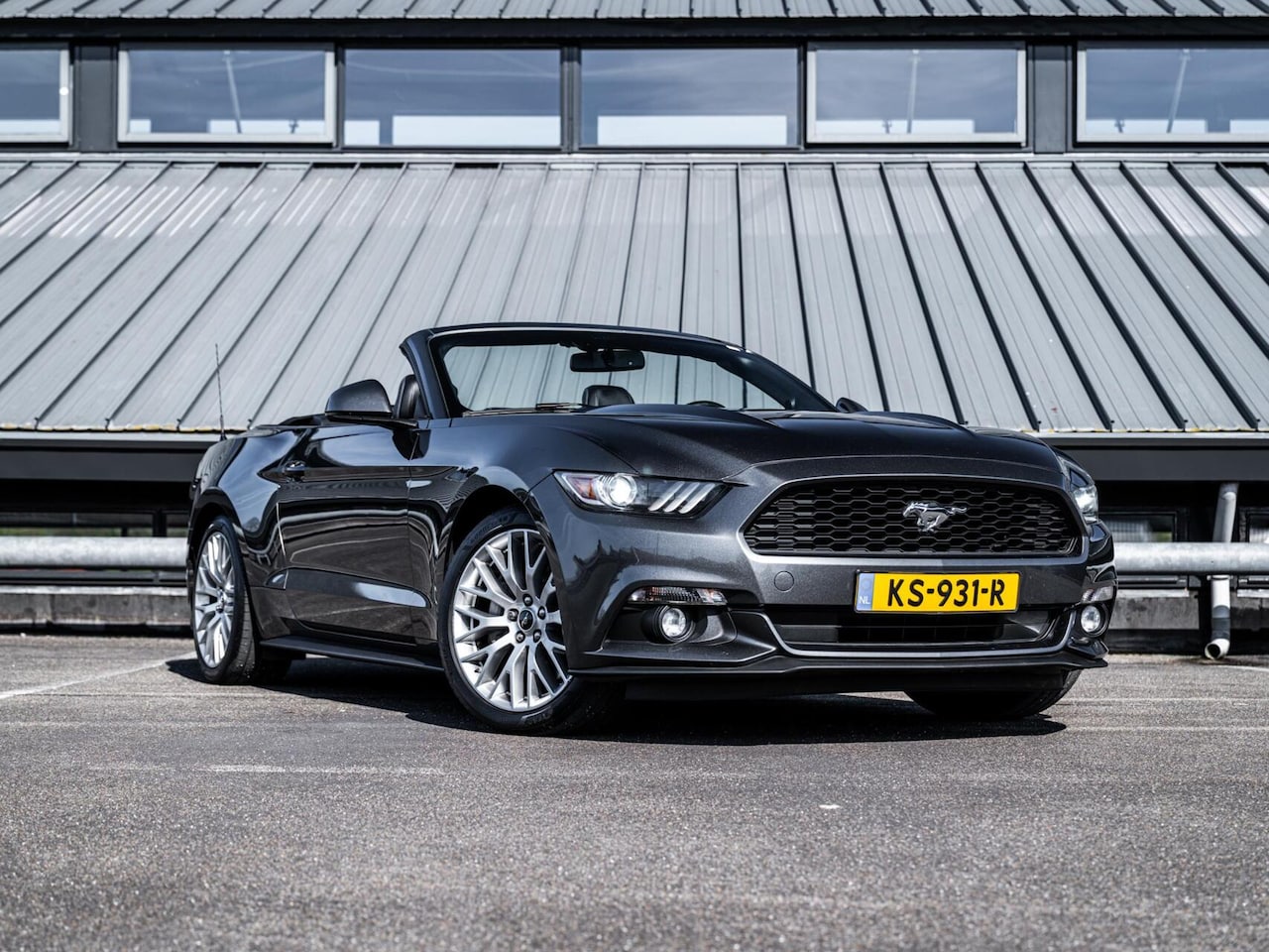 Ford Mustang Convertible - 2.3 317PK Handgeschakeld Leder Stoelkoeling Cruise Navi Camera - AutoWereld.nl