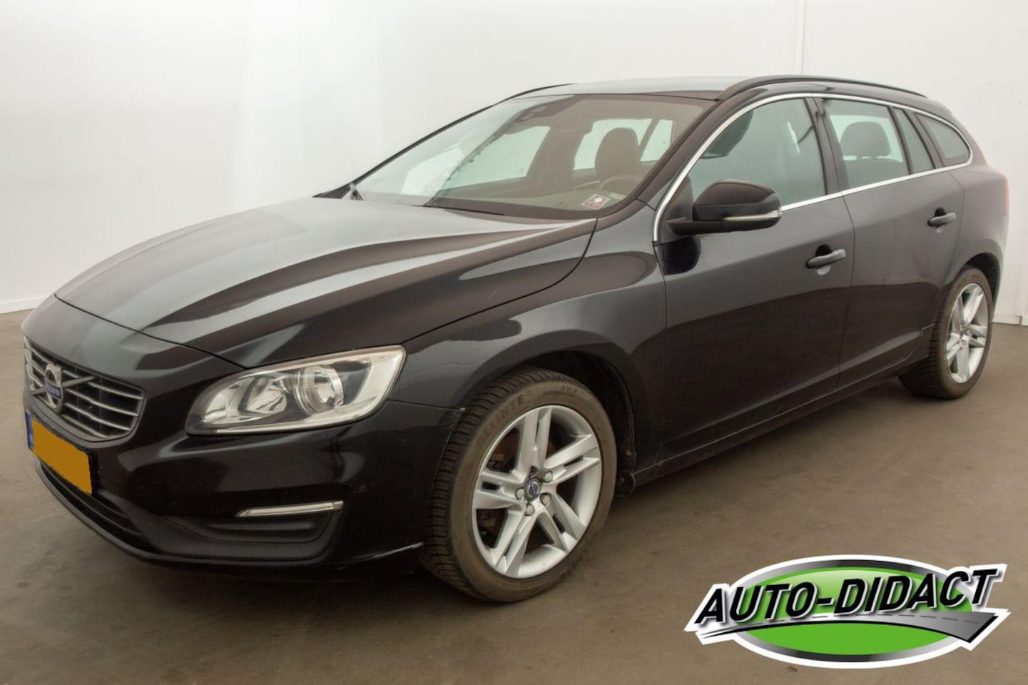 Volvo V60 - V-60 2.0 D3 Navi Summum - AutoWereld.nl