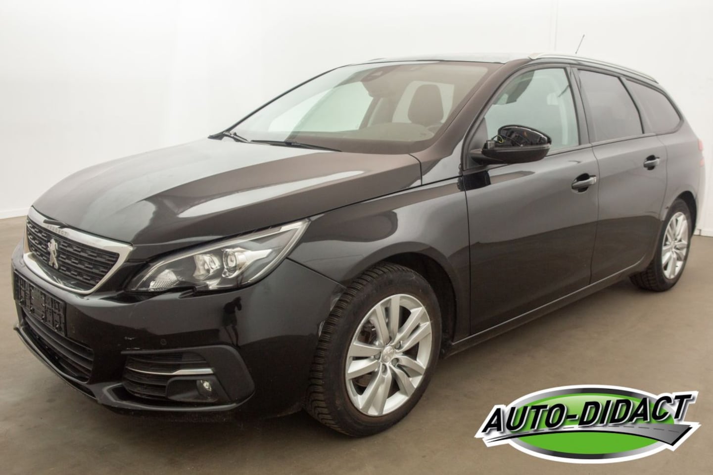 Peugeot 308 - 1.2 PureTech Navi Pano Blue Lease Executive Id 174281 - AutoWereld.nl