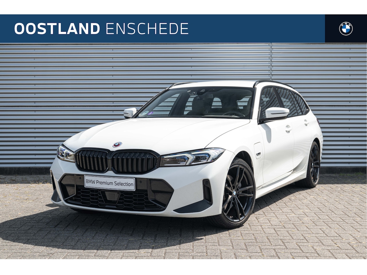 BMW 3-serie Touring - 330e M Sport Automaat / Achteruitrijcamera / Sportstoelen / Adaptieve LED / Active Cruise - AutoWereld.nl