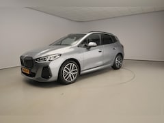 BMW 2-serie Active Tourer - 218i | M-Sportpakket | LED | Navigatie | Trekhaak | Panoramadak | Sportstoelen | DAB | Har