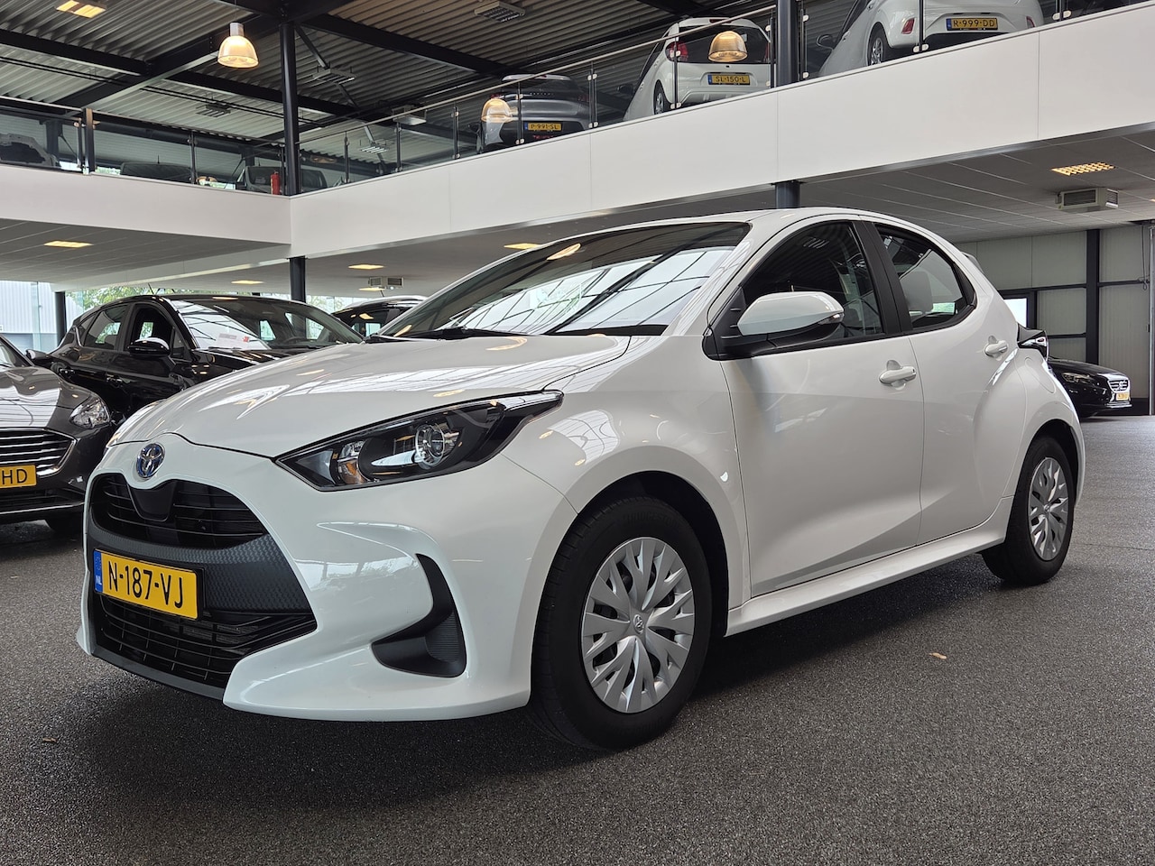 Toyota Yaris - 1.5 Hybrid Active / Carplay / Camera - AutoWereld.nl