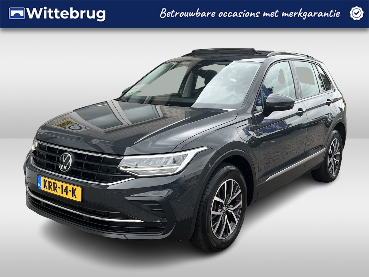 Volkswagen Tiguan - 1.4 TSI eHybrid Life / AUTOMAAT/ 245 PK/ PANO/ TREKHAAK/ PARK.SENSOR.V+A/ STUURVERWARM./ A - AutoWereld.nl
