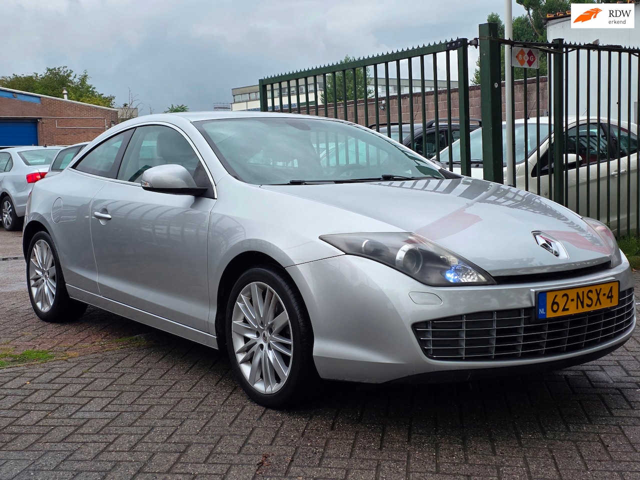 Renault Laguna Coupé - 2.0 16V T GT 1e eigenaar leerbekeleding stoelverwarming navigatie trekhaak cruis control - AutoWereld.nl