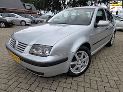 Volkswagen Bora - 1.6-16V Trendline 2003. Airco/Cruise/Trekhaak etc.. APK 08-2027