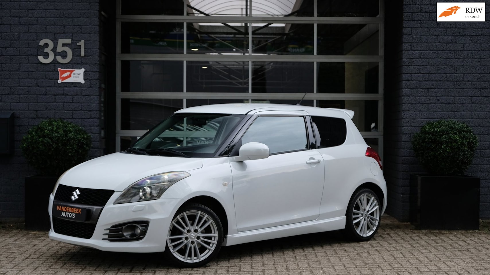 Suzuki Swift - 1.6 Sport 136PK Airco|Bluetooth|Cruise - AutoWereld.nl