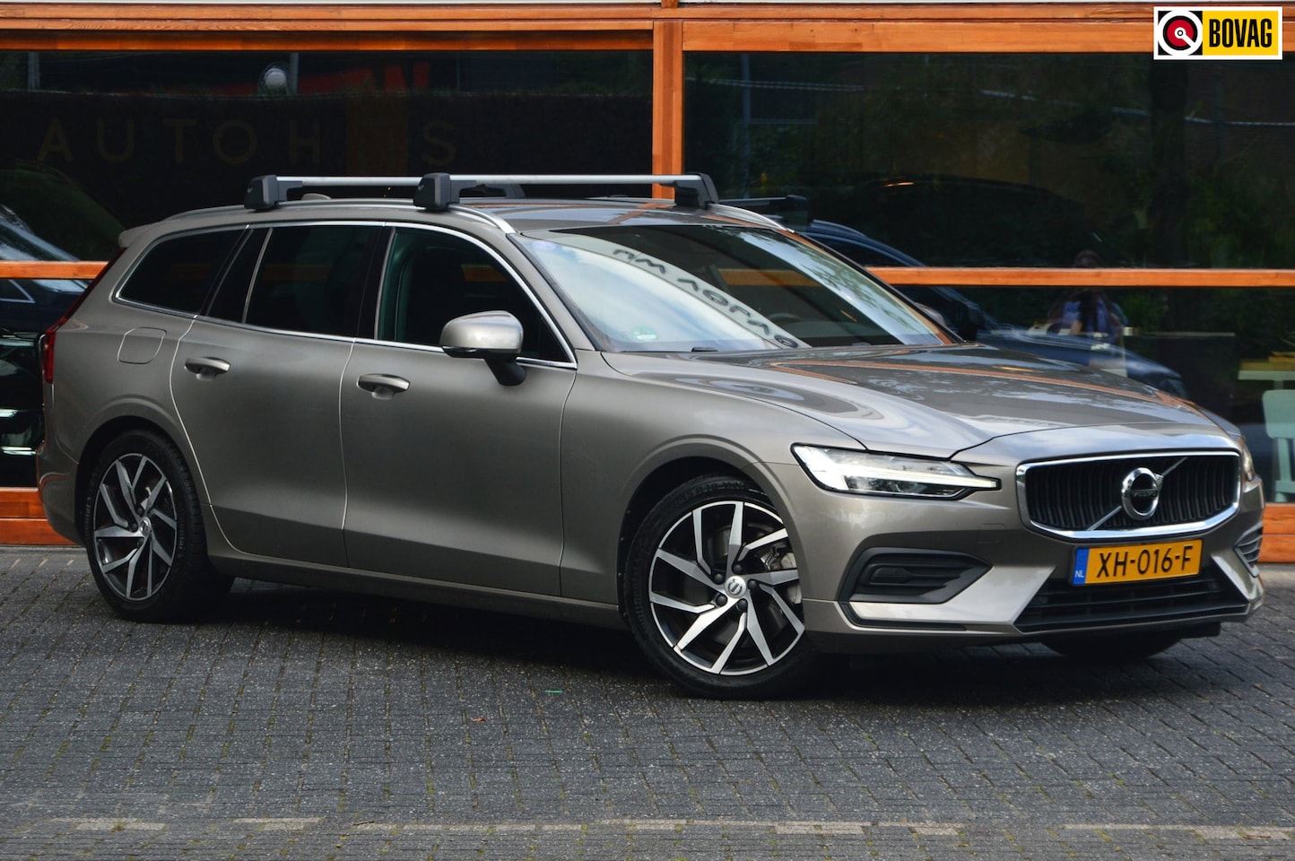 Volvo V60 - T5 | Trekhaak 1800kg | Stoel + Stuur Verwarmd | Apple Carplay | Cruise | Leer | - AutoWereld.nl