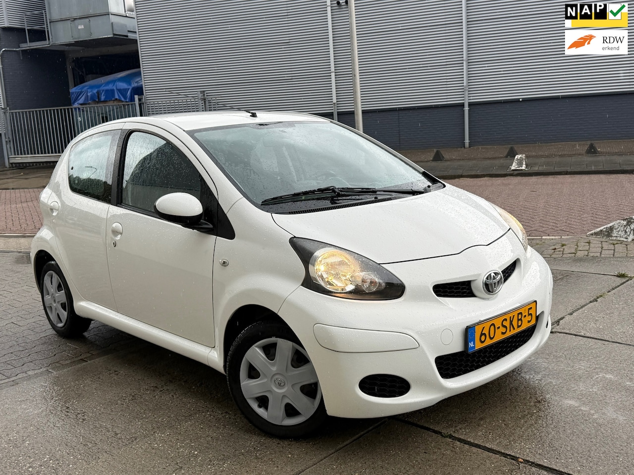 Toyota Aygo - 1.0-12V Comfort Navigator NAVI AIRCO APK 5DR - AutoWereld.nl