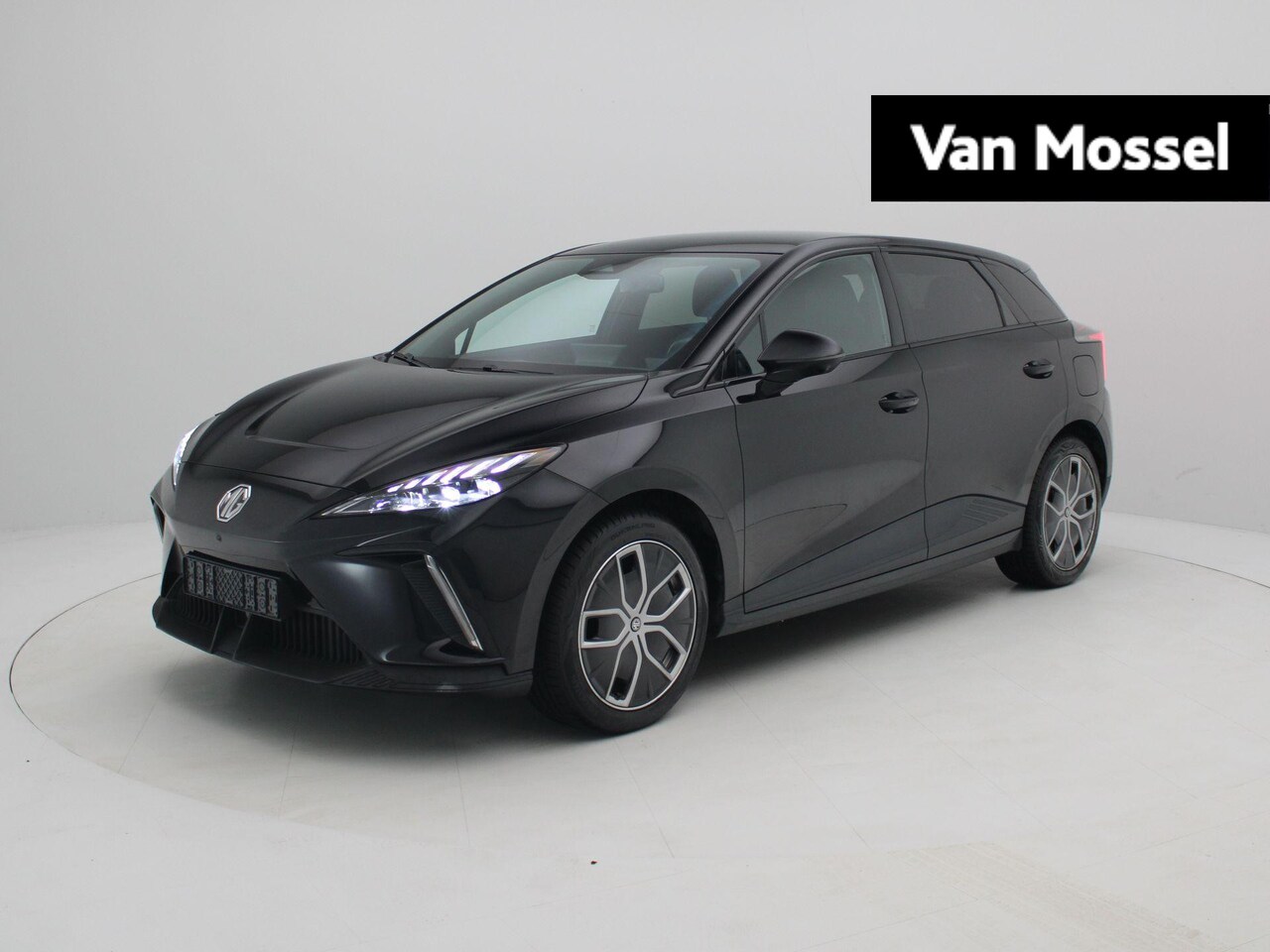 MG MG4 - Long Range Luxury 64 kWh | Apple Carplay/Android Auto | Achteruitrijcamera | Cruise Contro - AutoWereld.nl
