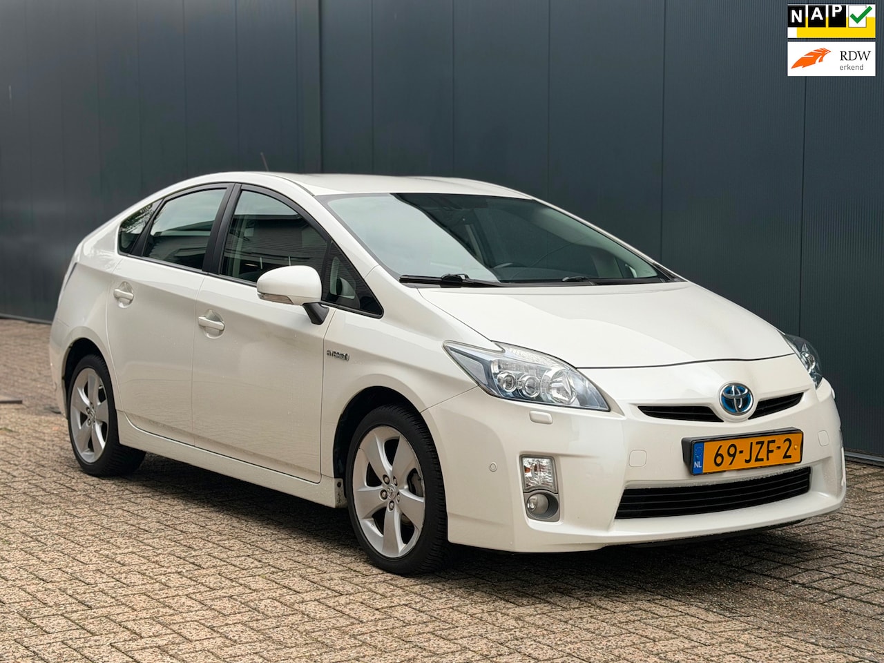Toyota Prius - 1.8 Dynamic HUD | Camera | Navi | - AutoWereld.nl